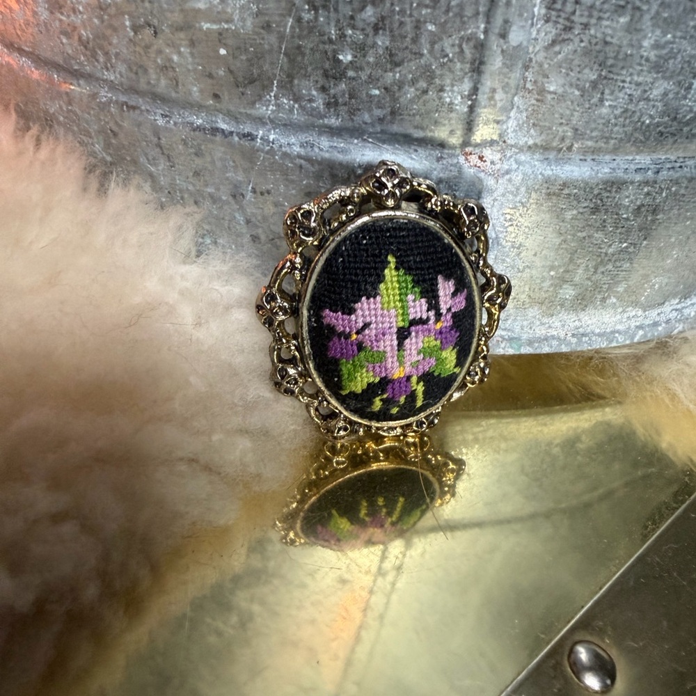VINTAGE Needlepoint Fabric Brooch Pin Pendant Embroidered Flower Frame